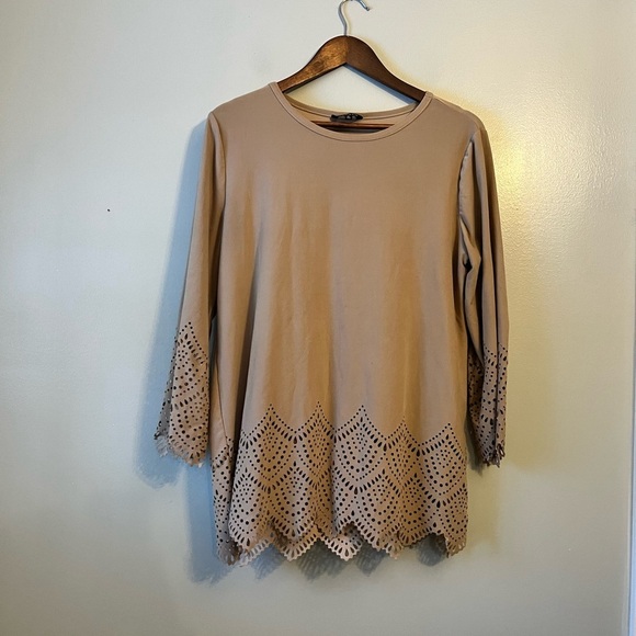 Hannah long sleeve tan neutral laser cut bottom and sleeve longline blouse M - Picture 6 of 6